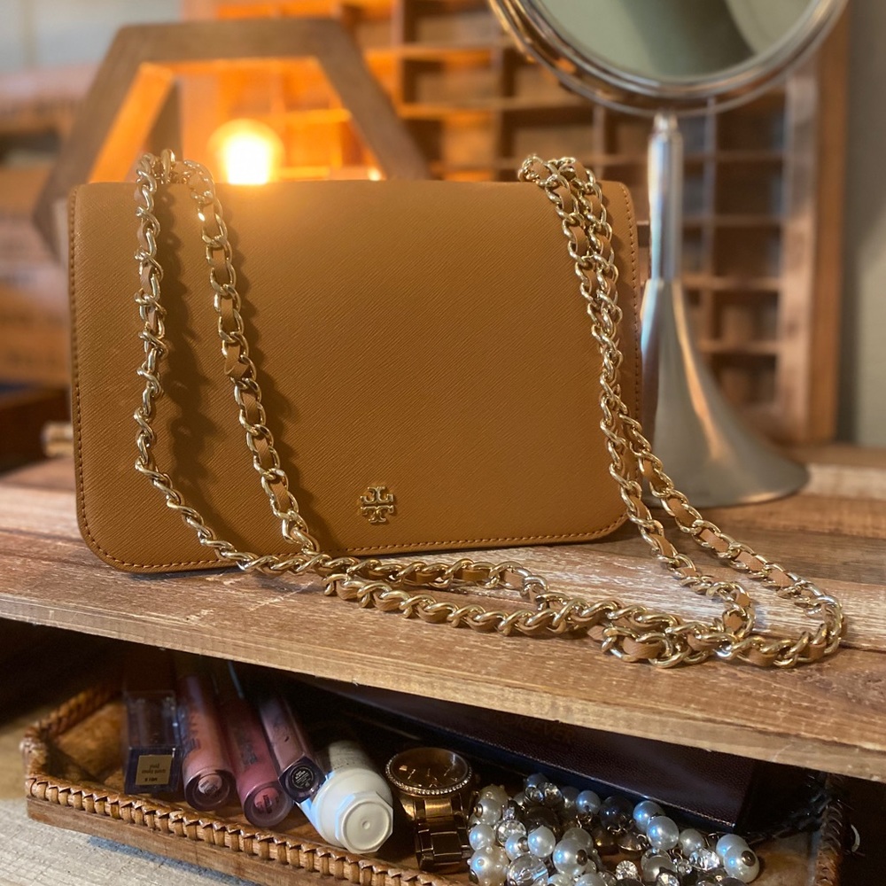 Tory Burch Crossbody Purse with gold chain strap